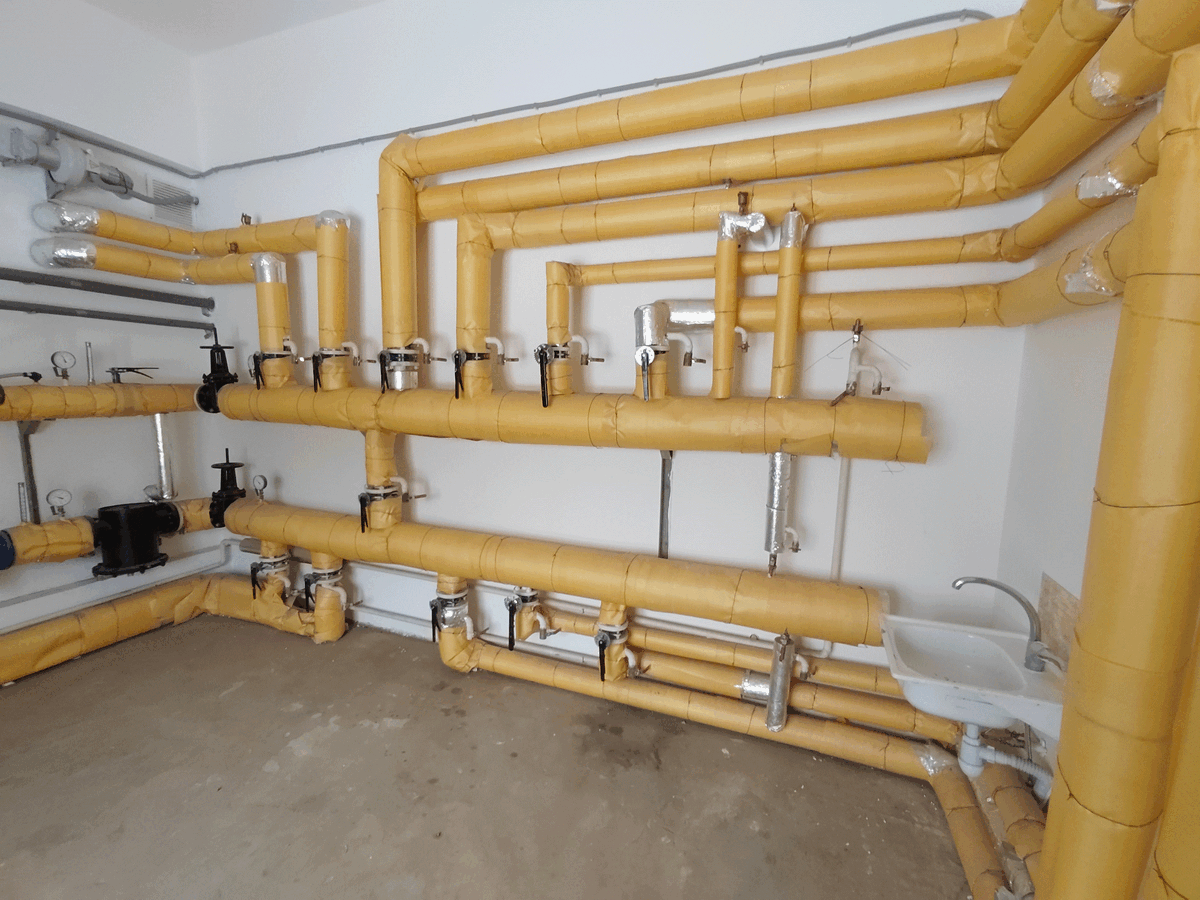 Теплоизоляция труб в теплоузле и отделка помещения