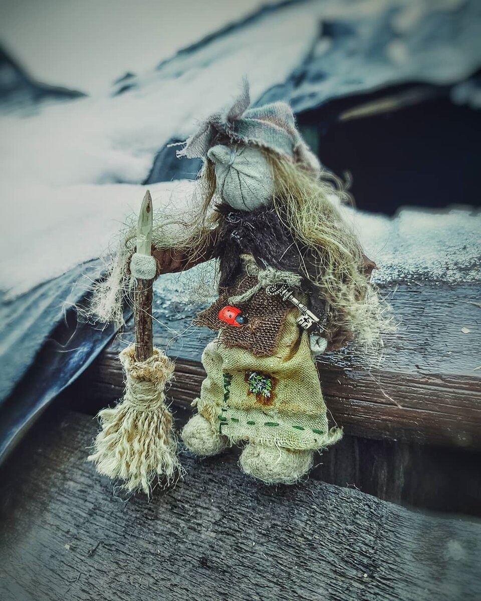 Баба Яга создана мной. Её можно купить. Стоимость 2300р