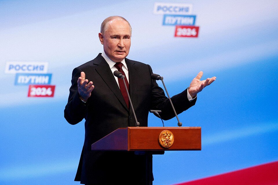    По итогам обработки 100% бюллетеней Владимир Путин победил на выборах президента России REUTERS