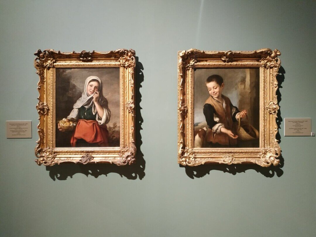    «Девочка с корзиной фруктов»  и «Мальчик с собакой» Мурильо Фото: Фото: «Собака.ru»