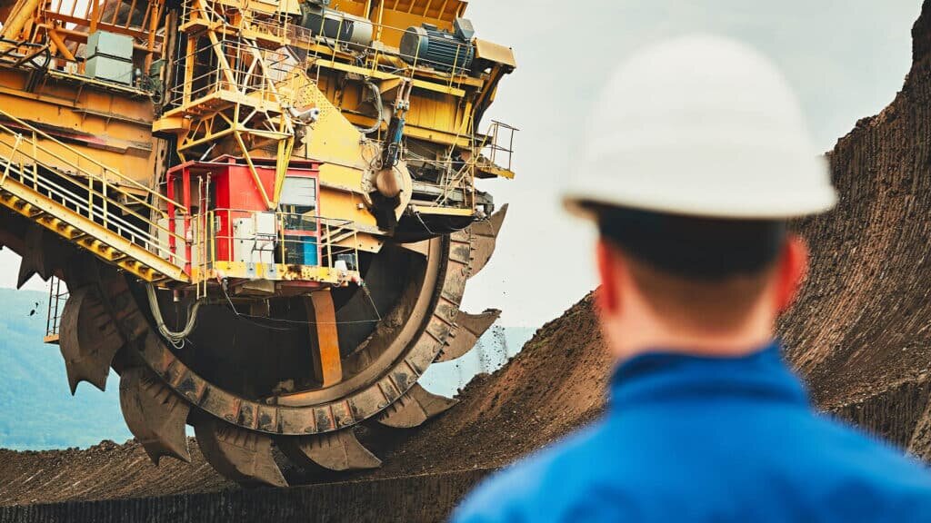 Добіча полезніх ископаеміх. Старательская артель курба. Горнодобывающая промышленность. Карьер мурунтау. Артель друза бодайбо.