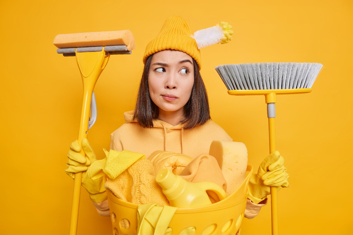 Фен-шуй не просто учит расставлять вещи в доме, он учит расставлять приоритеты в жизни и находить гармонию внутри себя. [Изображение от wayhomestudio на Freepik]