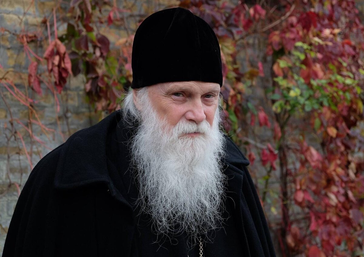 Схиархимандрит Гавриил (в миру Йохен Бунге, 940), настоятель Крестовоздвиженского монастыря в городе Лугано, швейцарский богослов и патролог немецкого происхождения.