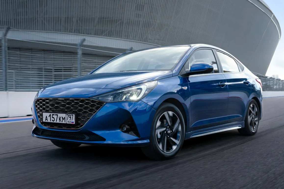 Первые владельцы уже забрали свои седаны у дилеров Solaris 