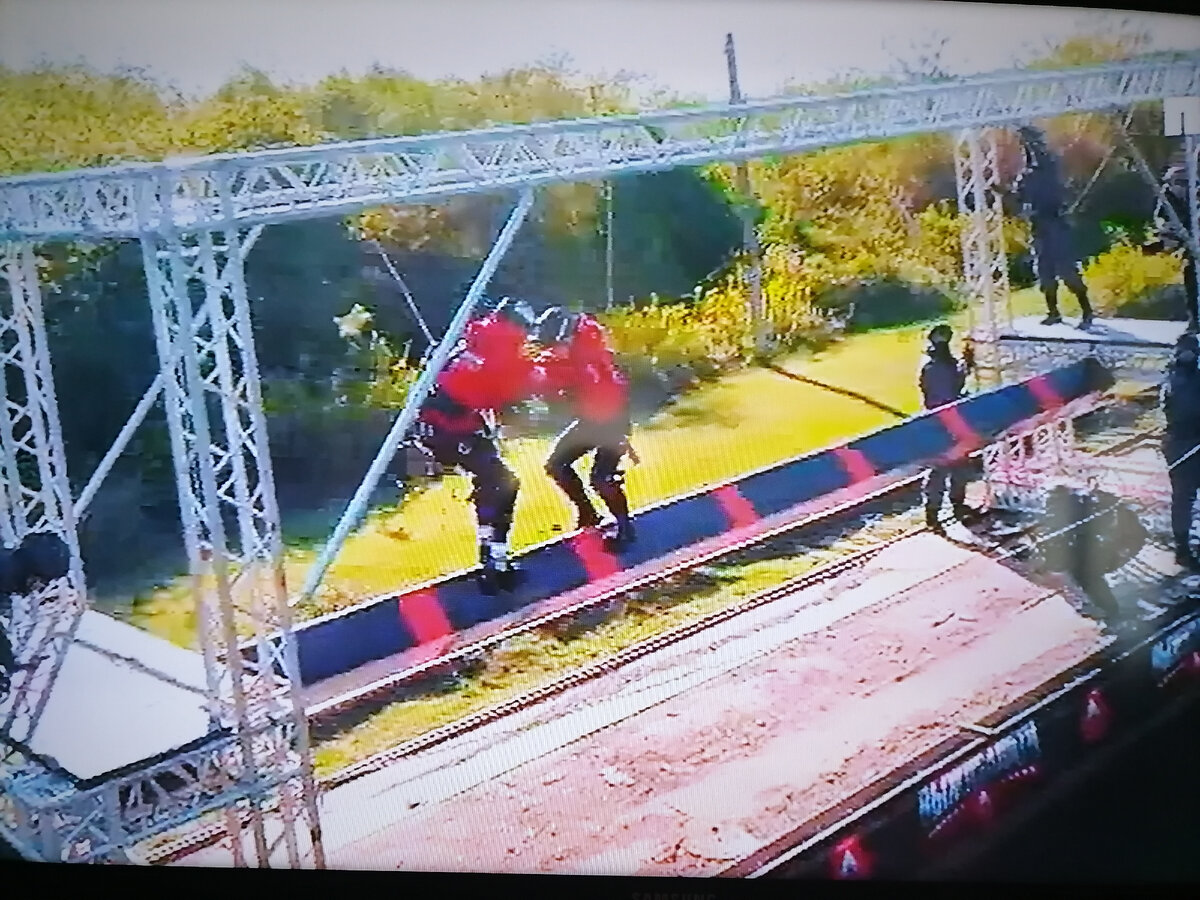 Выживальщик беар гриллс. Беар гриллс 2006. Гриллс беар гриллс. Гриллс беар гриллс. Ведущий программы выживалити.