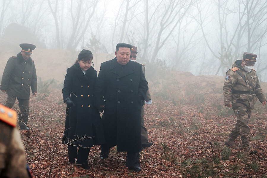 KCNA / Reuters📷Ким Чжу Э с Ким Чен Ыном, март 2023 года