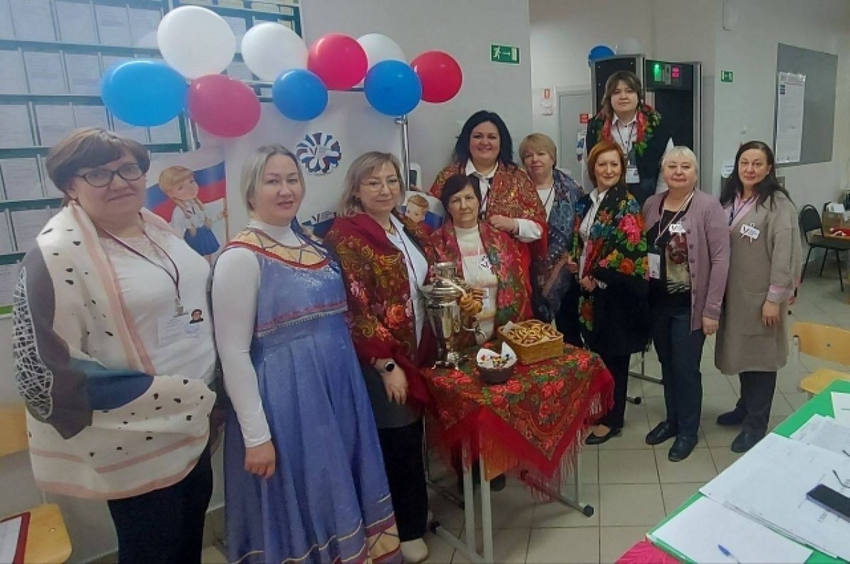    С блинами и роботом.