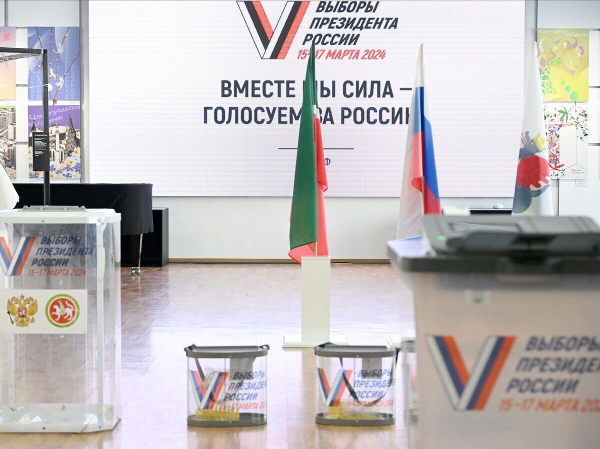    Избирательный участок №165 в Казани на выборах президента России© РИА Новости / Максим Богодвид