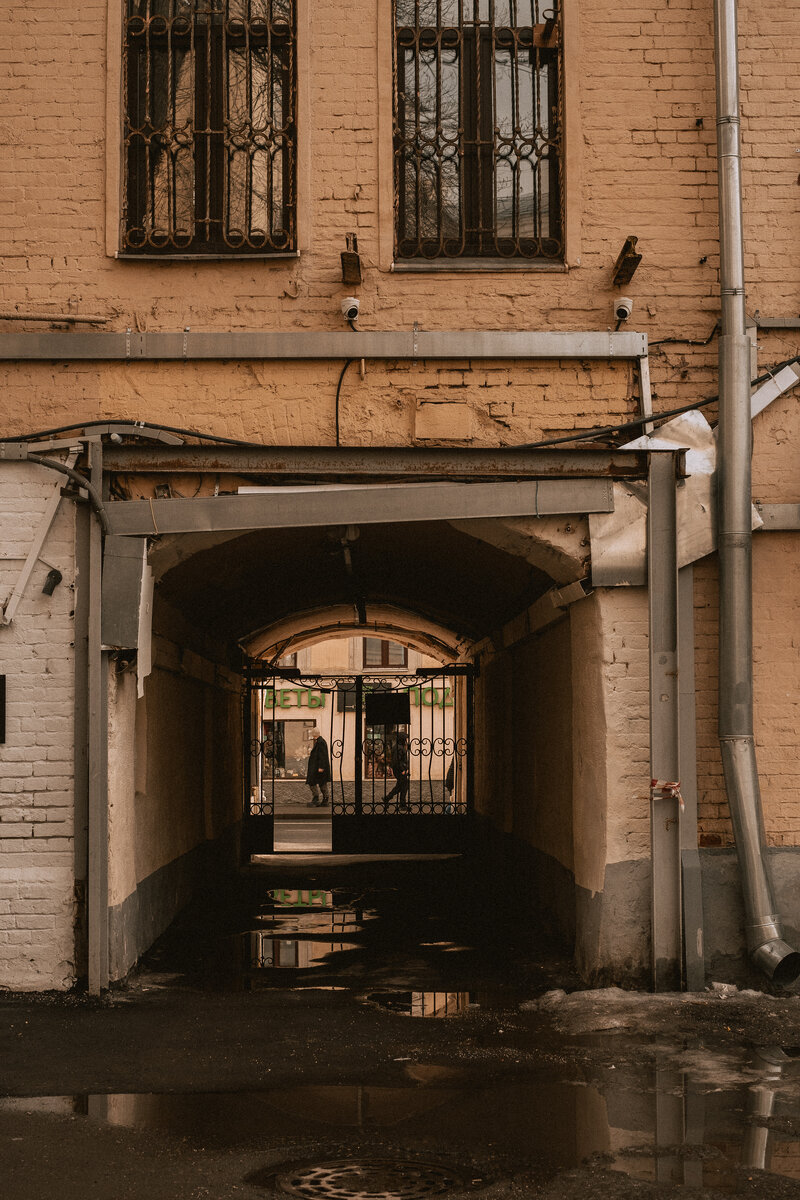 Гуляю по случайным улицам Москвы. Большой Златоустинский переулок. |  Фотограф про города и пространства | Дзен