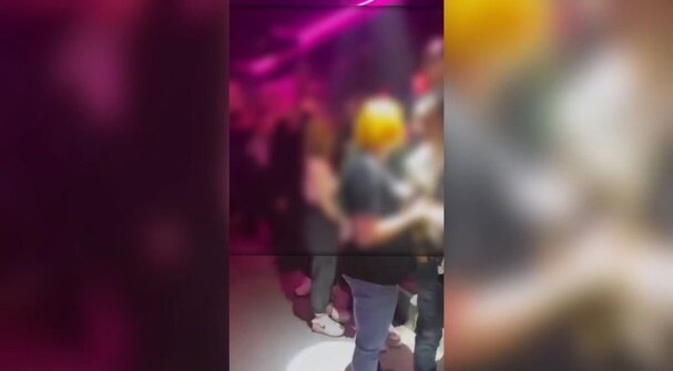    В Оренбурге ОМОН Росгвардии прервал в ночном клубе «Поза» вечеринку запрещенного в Российской Федерации движения «ЛГБТ»