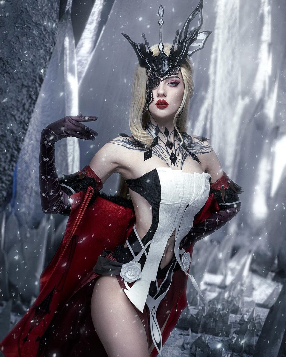 Косплей на Синьору из Genshin Impact