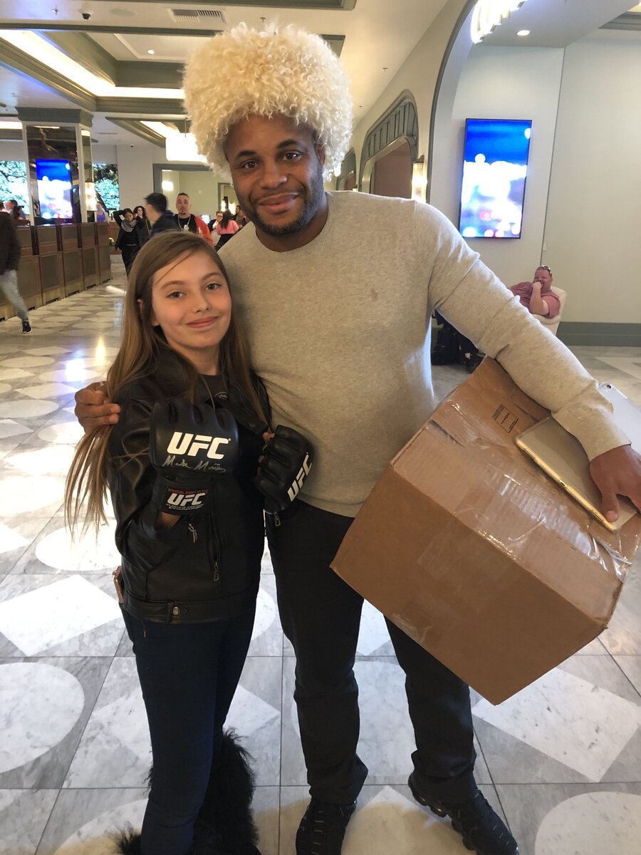 При первом знакомстве Хабиб с братишками дали Кормье прозвище "eben", многие тогда культурное обогащение дагестанцами американца осудили, но временами понимаешь, насколько оно точное. 