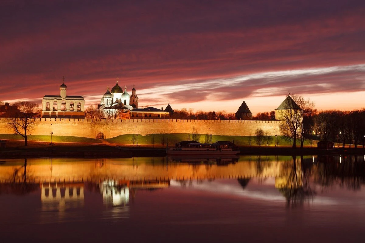 Novgorod me. Новгородский Кремль Великий Новгород. Новгородский Детинец Великий Новгород. Новгородский Кремль Детинец. Новгородский Кремль (г. Великий Новгород).