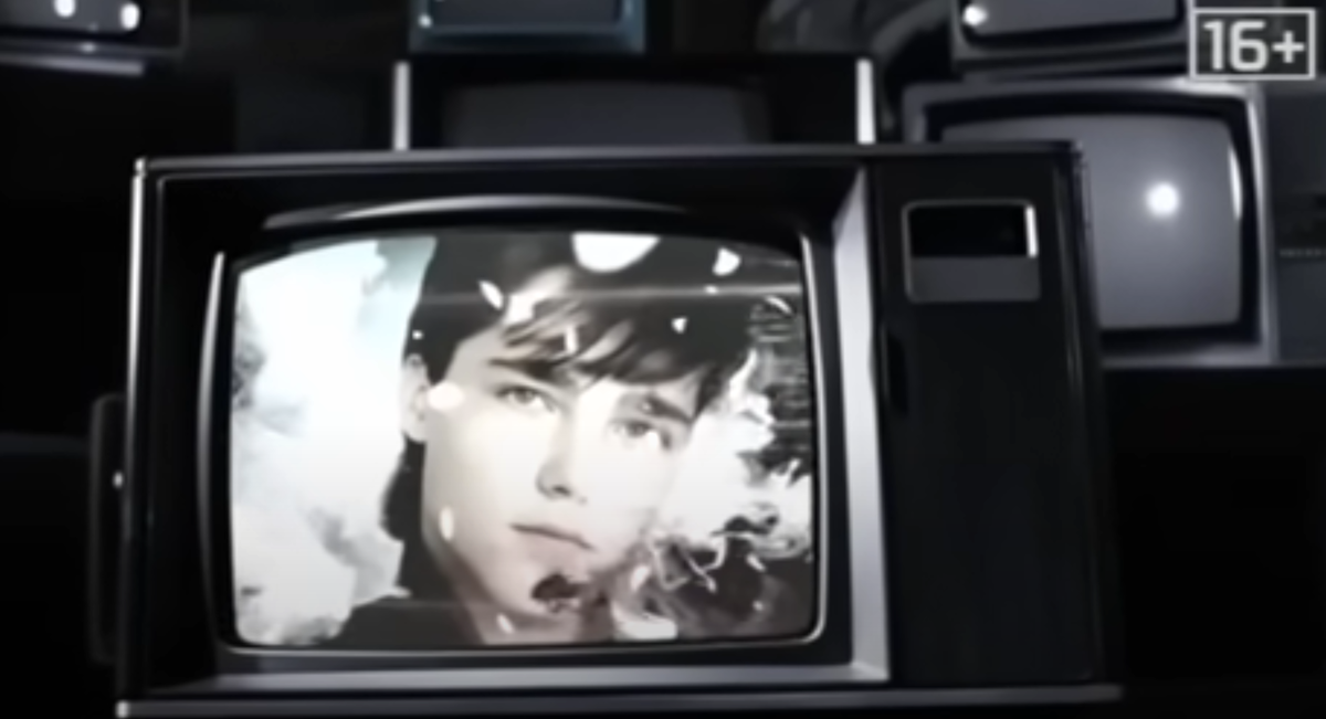 Начало фильма. Мне кажется, это шаблон из какого-то видеоредактора, где-то я видел его точно, и не раз. Но может, я ошибаюсь.