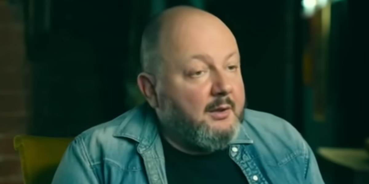 Режиссёр картины Александр Игудин. Это очень опытный, и известный в среде профессионалов клипмейкер, много работал с разными звёздами и не только. С Шатуновым был знаком много лет, снимал клипы и для "Ласкового мая".