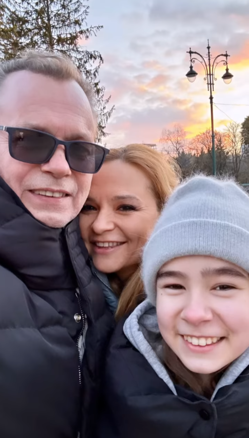 Всем привет. Эти артисты в 90-е годы имели сумасшедшую популярность, а потом стали реже выступать на сцене или вовсе пропали из шоу-бизнеса.-21