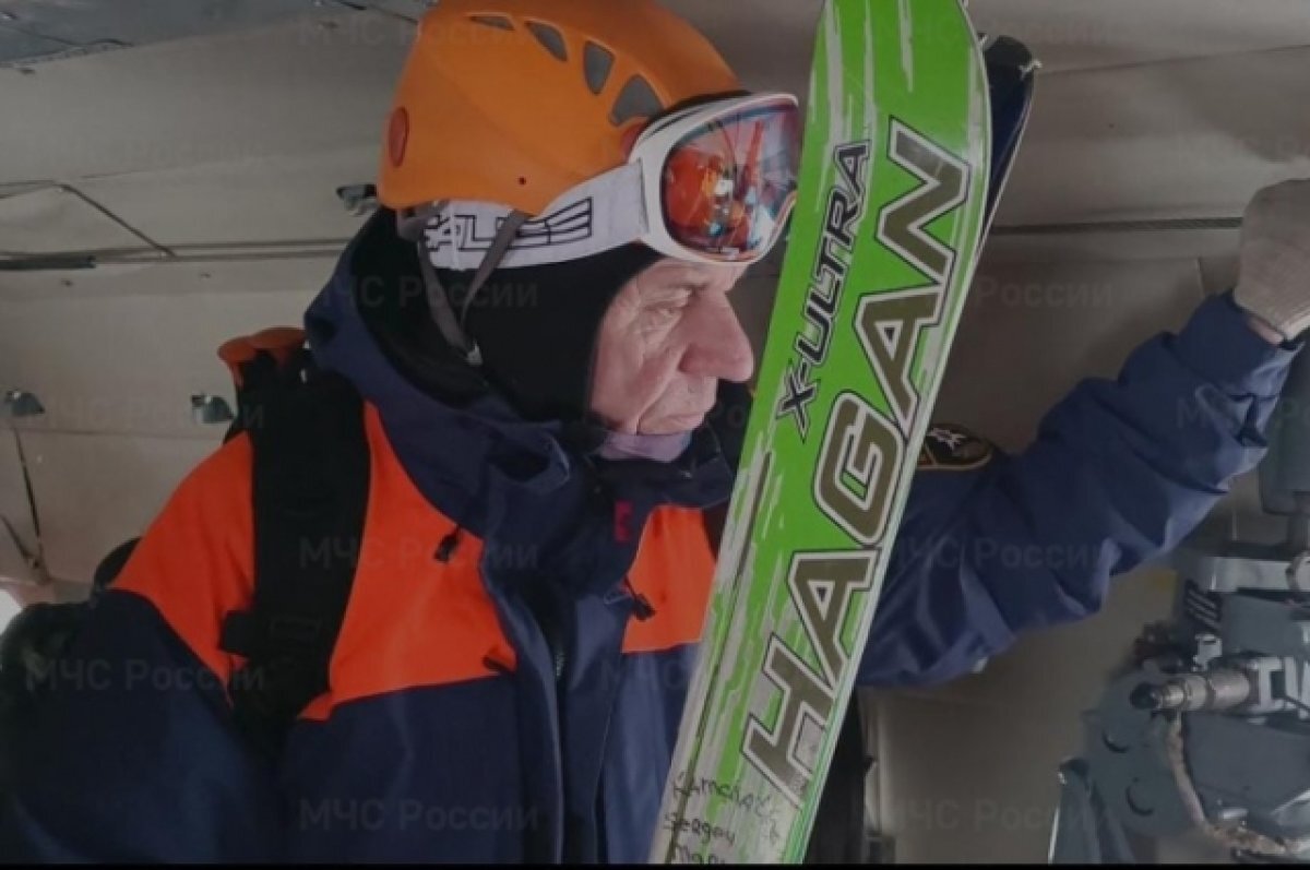    На Камчатке спасатели продолжают следовать к тургруппе в район схода лавины