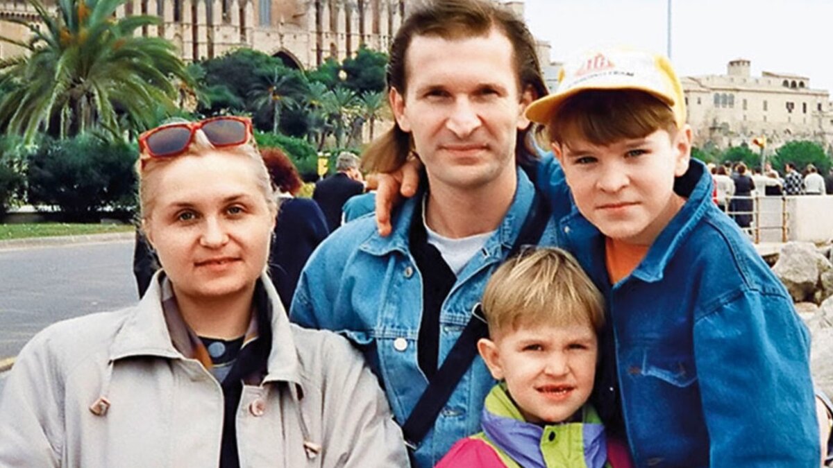 Фёдор Добронравов  женой и сыновьями