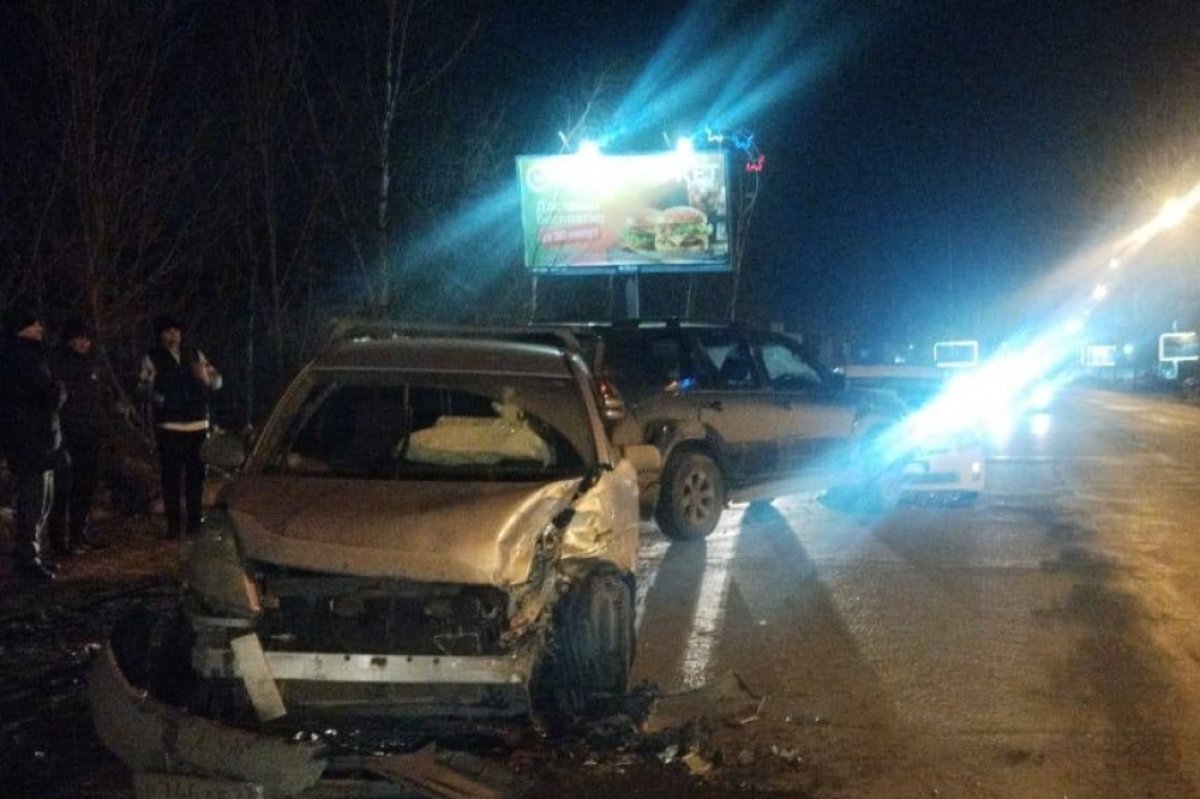 В Хабаровске женщина-водитель пострадала в жёстком ДТП с тремя машинами |  Аргументы и факты - Хабаровск | Дзен