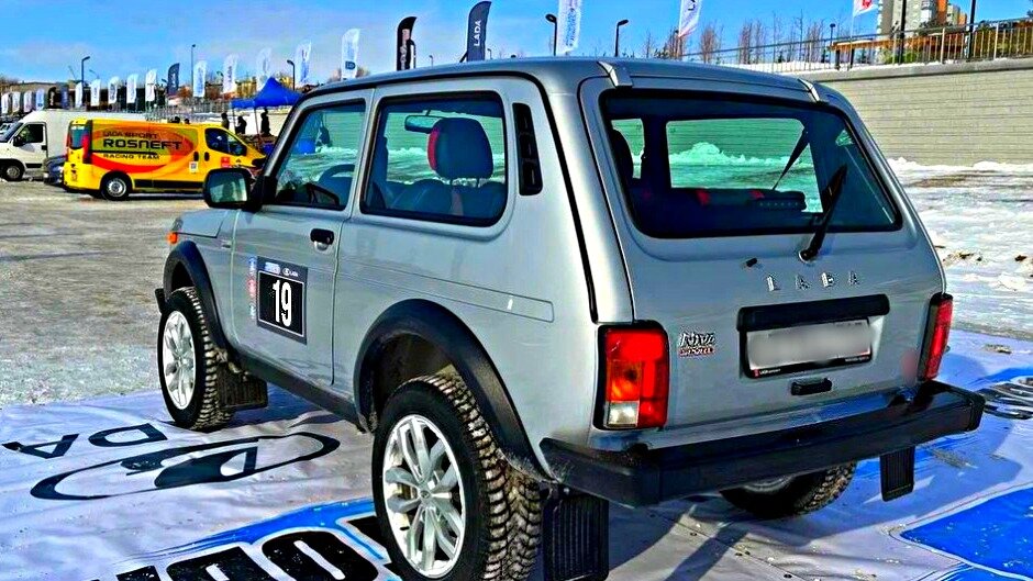АвтоВАЗ представил "бешеную Ниву" - Lada Niva Sport T2 для ралли-рейдов