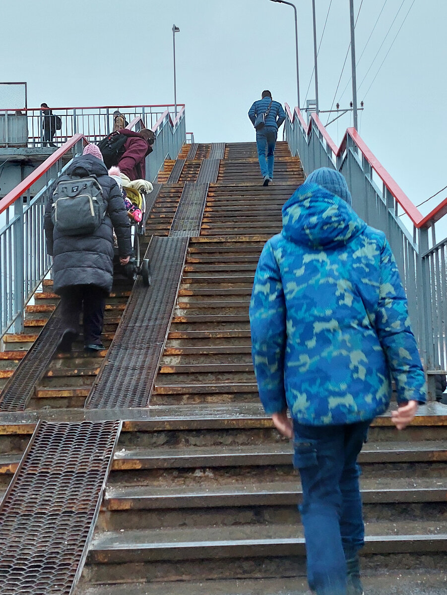 Ежедневный мост по пути в цивилизацию.