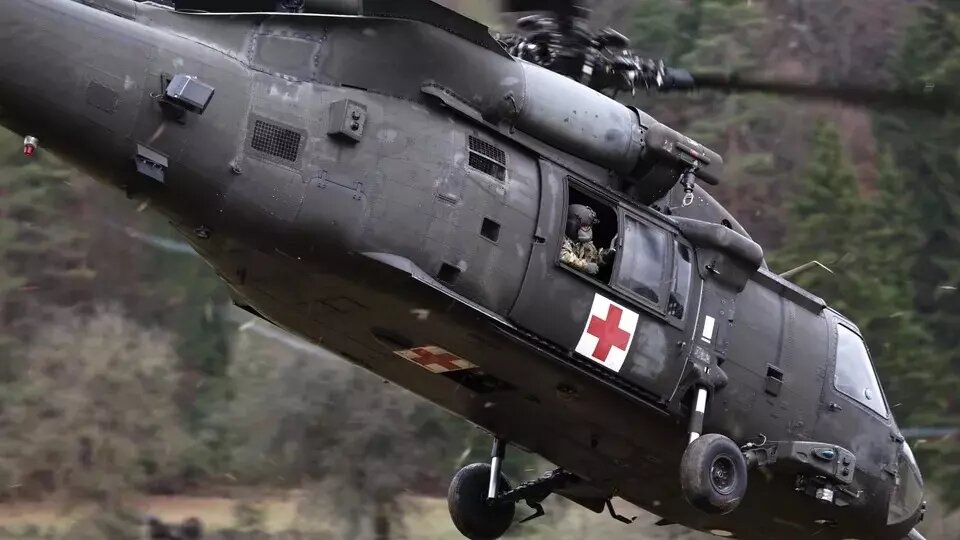 Вертолет Black Hawk во время учений НАТО. Фото: EPA