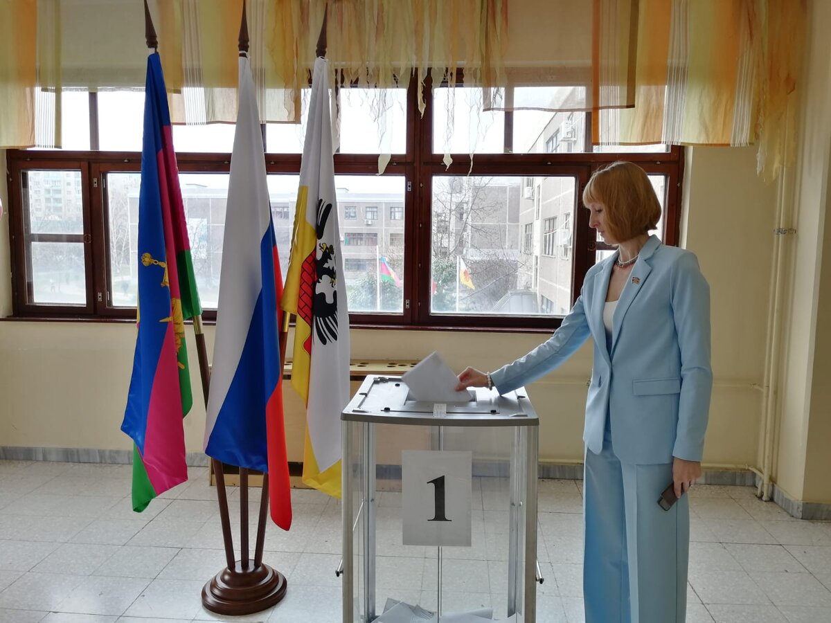 Депутат ЗСК Светлана Ангальт исполнила свой гражданский долг - проголосовала на выборах президента РФ