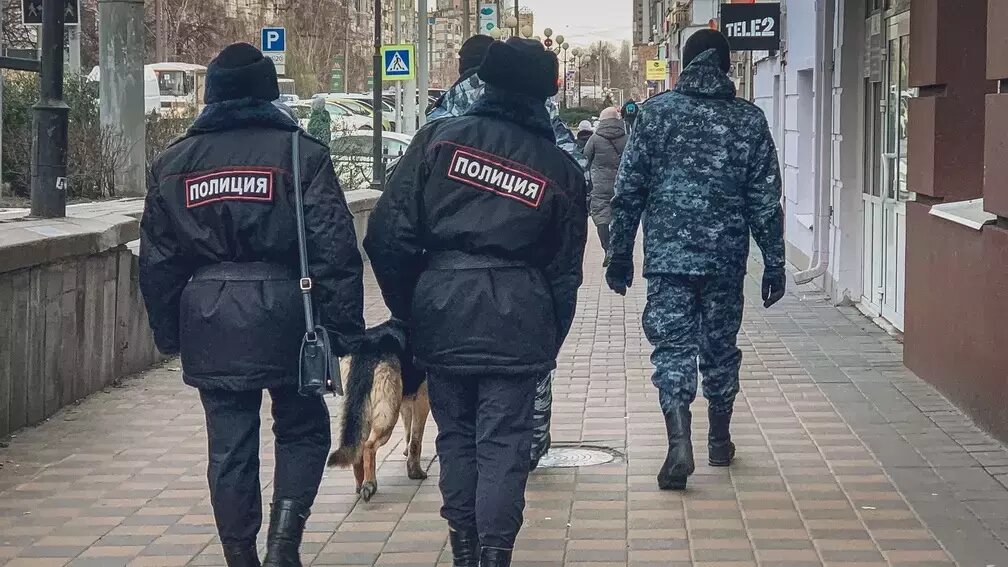     В Красноярске некомплект сотрудников городской полиции составляет 15%. Люди отказываются работать из-за низкой зарплаты.
