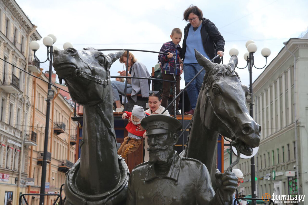 Власти Петербурга хотят демонтировать кофейню в памятнике конке у станции  метро «Василеостровская». Читайте на 