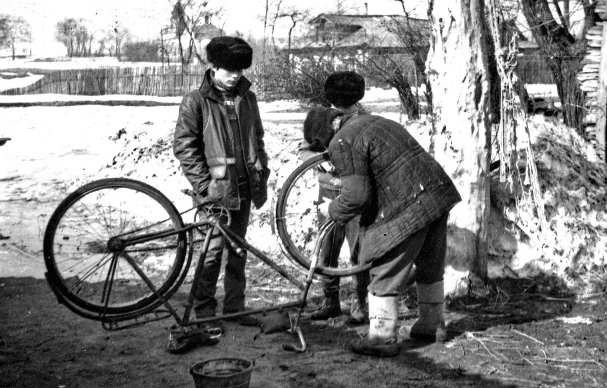 Взгляд на велосипеды в советской деревне сквозь спицы неостановимого колеса  времени | Деревенский дед | Дзен