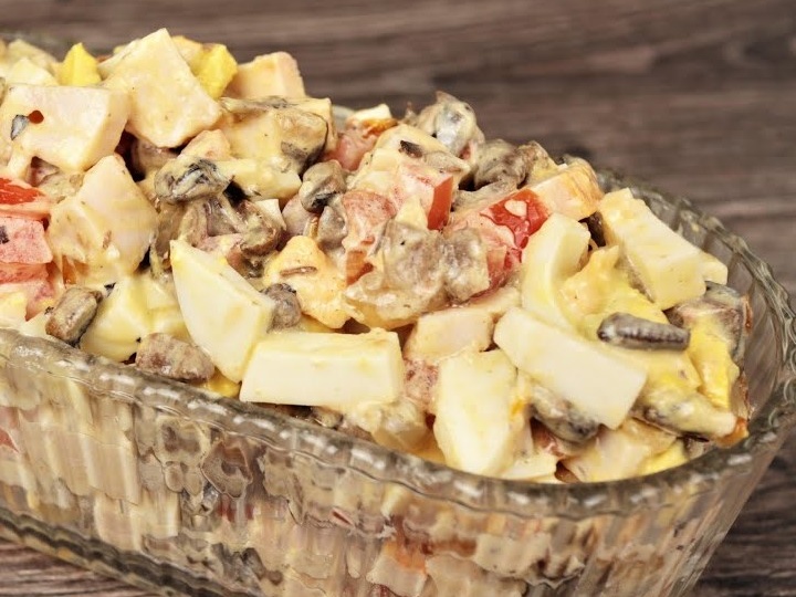 Готовим этот салат на каждый праздник: все гости и семья от него просто в восторге