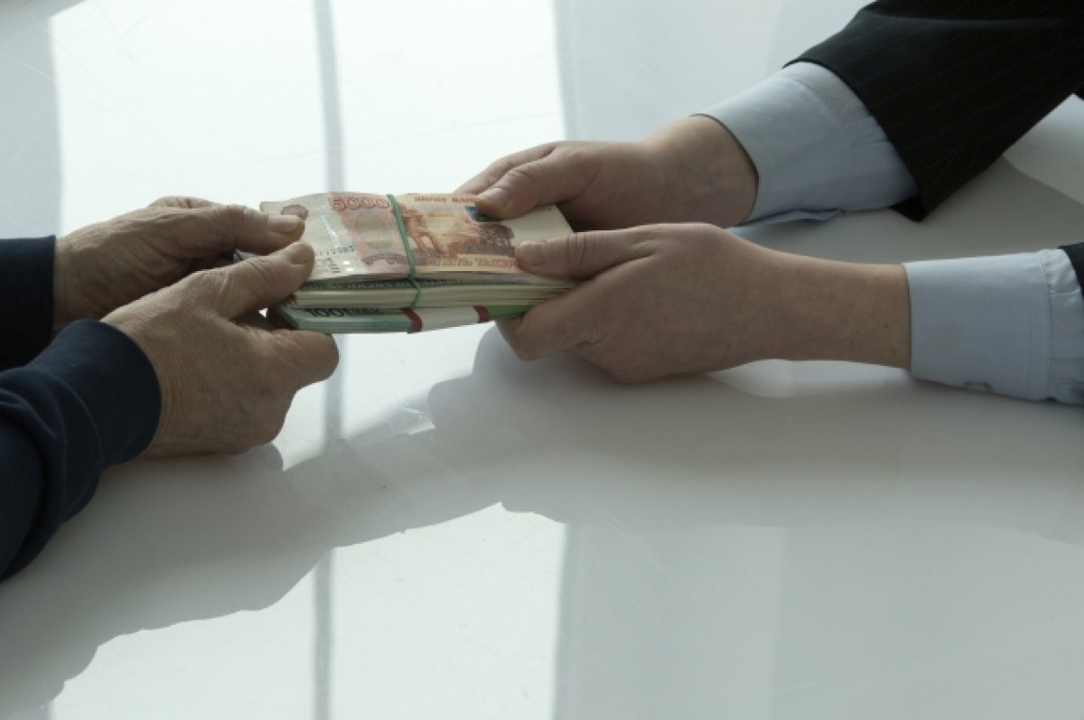    Омский директор предприятия помог за взятку заключить 4 контракта