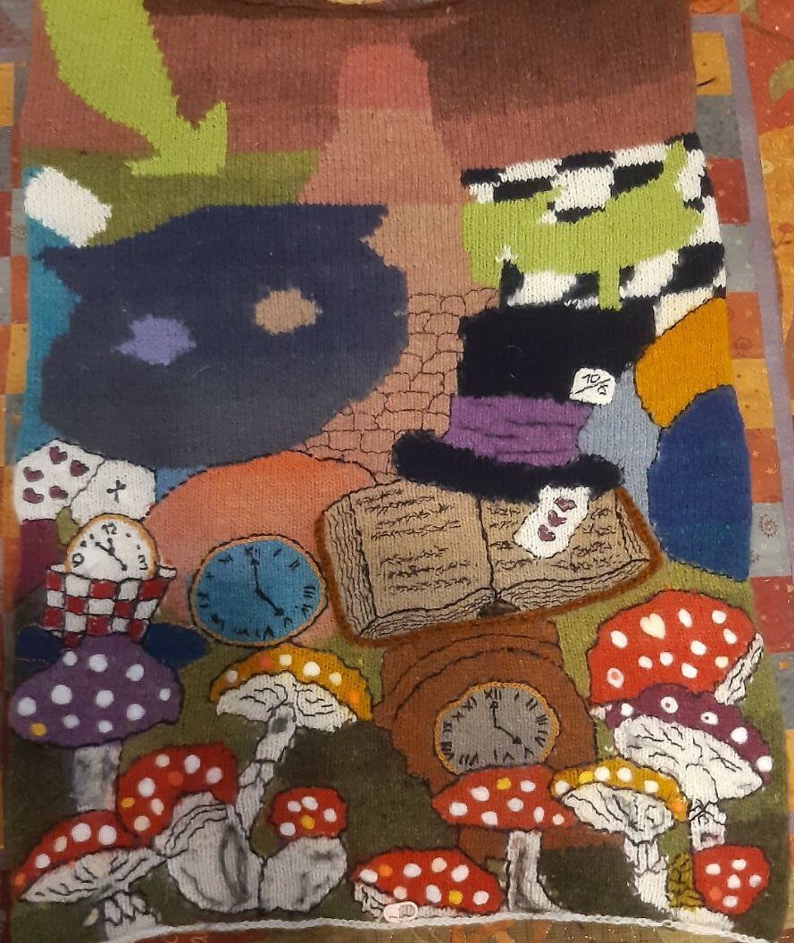 Работы участниц совместника по сказке Льюиса Кэрролла