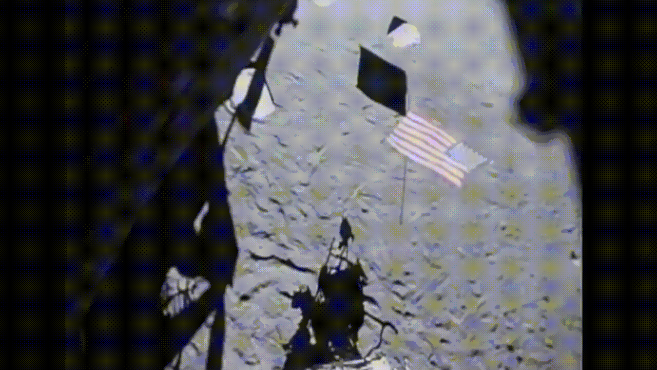 Ещё до подъёма модуля из-под нижней ступени, минуя некий дефлектор, 
бьёт безопасная для нейлона, раскалённая реактивная струя.