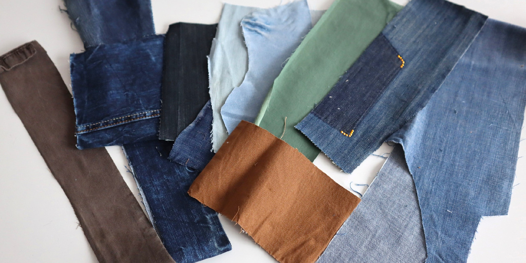 Секрет соединения лоскутов в единое целое раскрыт. Собрала кусочки ткани и сшила их необычным способом