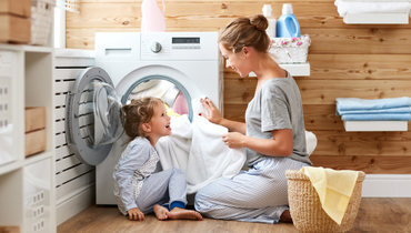 Чем безопаснее всего стирать одежду? Отвечает врач