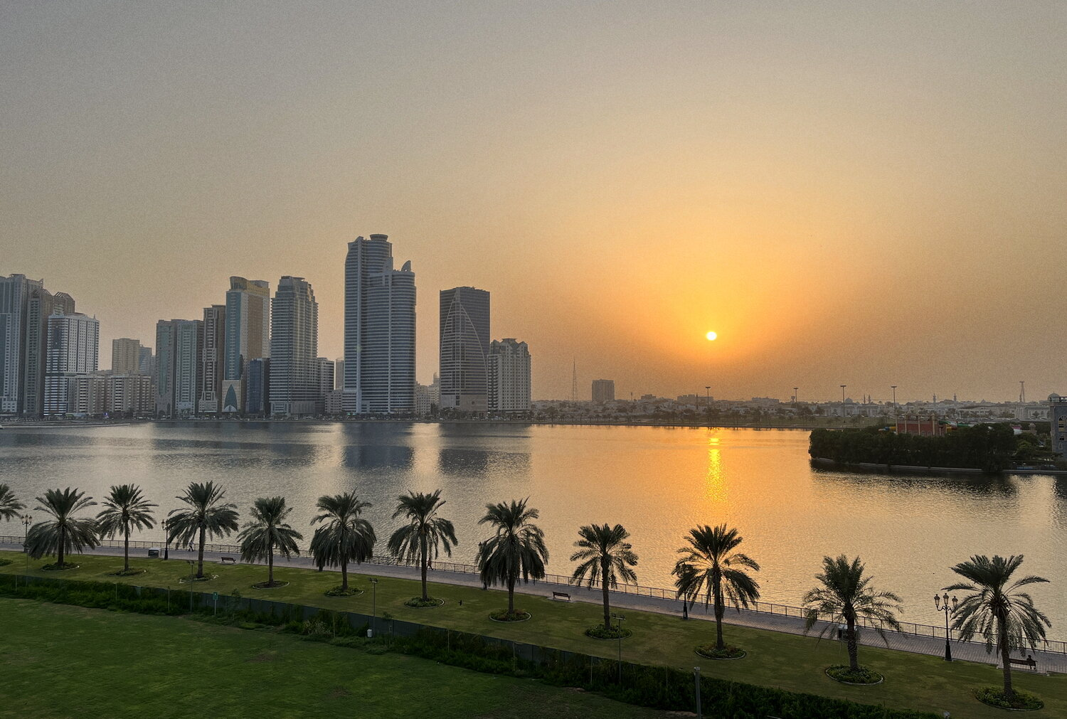 отели шарджи оаэ шератон