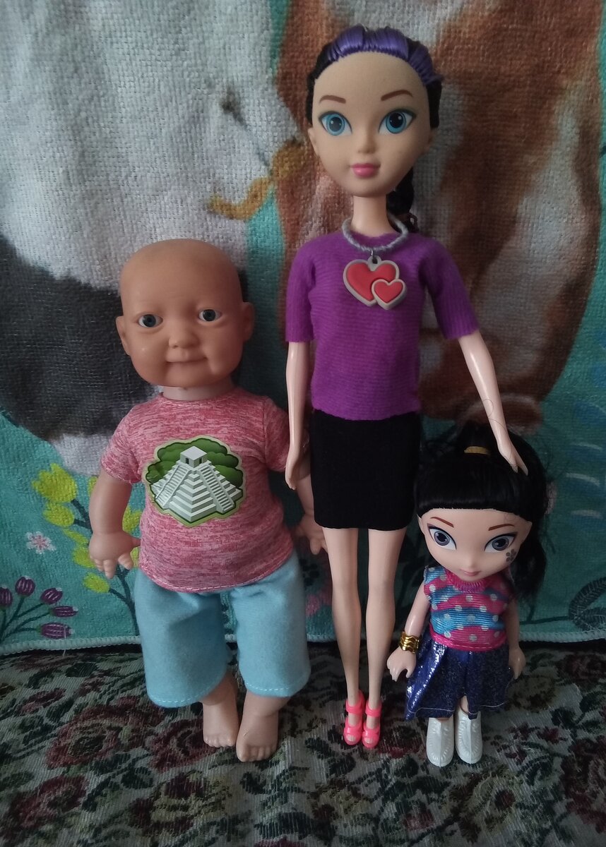 Осип (Ося) и Ульяна с малышкой Клементиной.