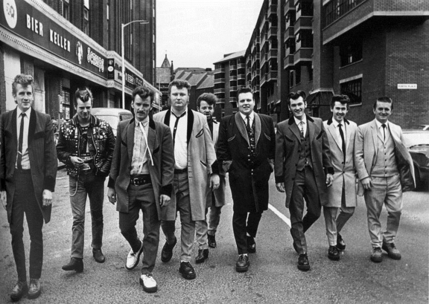 Тедди-бои(в центре). Нью-Касл. 