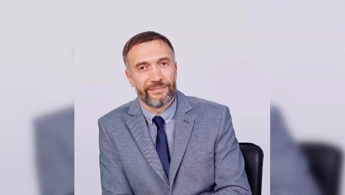     Кадровые перестановки в администрации начались еще в декабре.