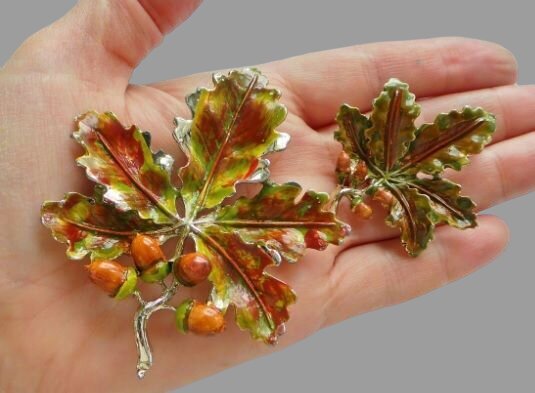 Броши двух размеров Дуб из коллекции Лес из линейки Exquisite от WAP Watson