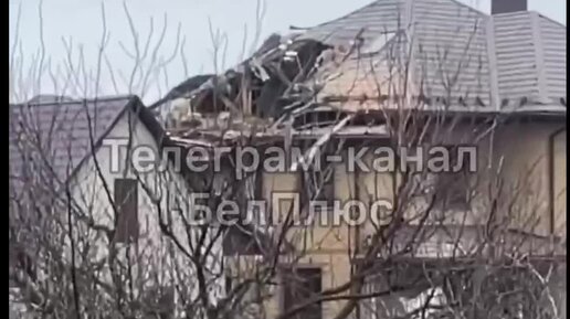 19.03.2024 Белгородские паблики сообщают о прилётах в Разумном, горят несколько машин и есть попадание в частные дома.