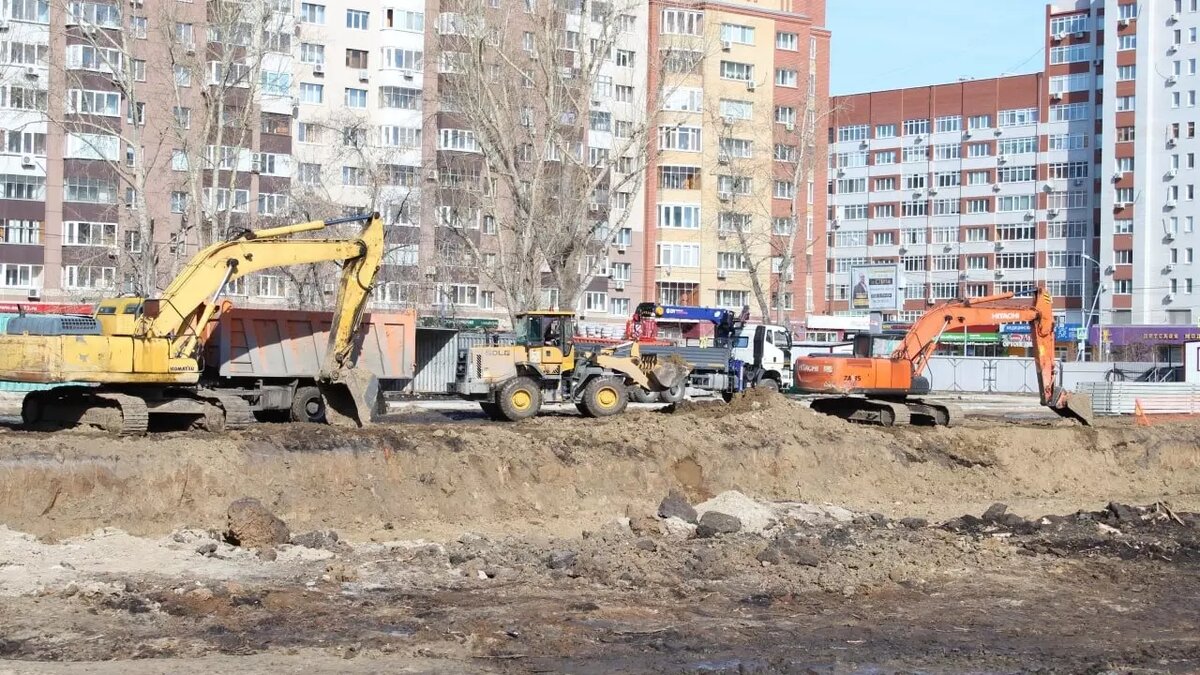     Речь идет об учебном заведении по улице Красных Зорь. В настоящее время подрядная организация, ООО «Стройимпульс», завершает работы по подготовке котлована.