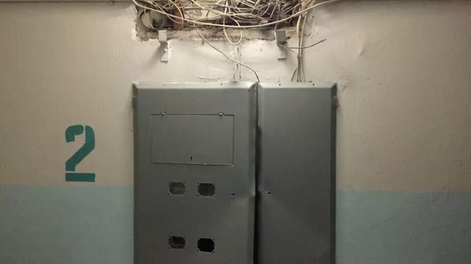     В Кировском районе злоумышленники воруют телевизионные провода из электрических щитов. Соответствующая публикация появилась в Telegram-канале «Не Уютный дом Казани».