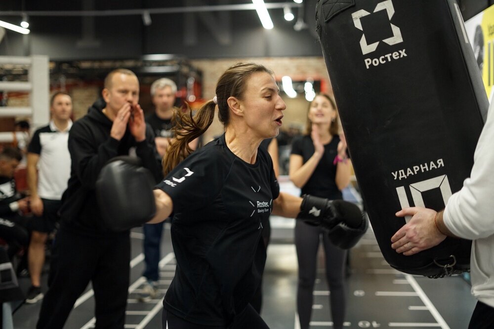    Официально женская номинация пока не предусмотрена, но девушки на нее ударно претендуют. / "Академия бокса"
