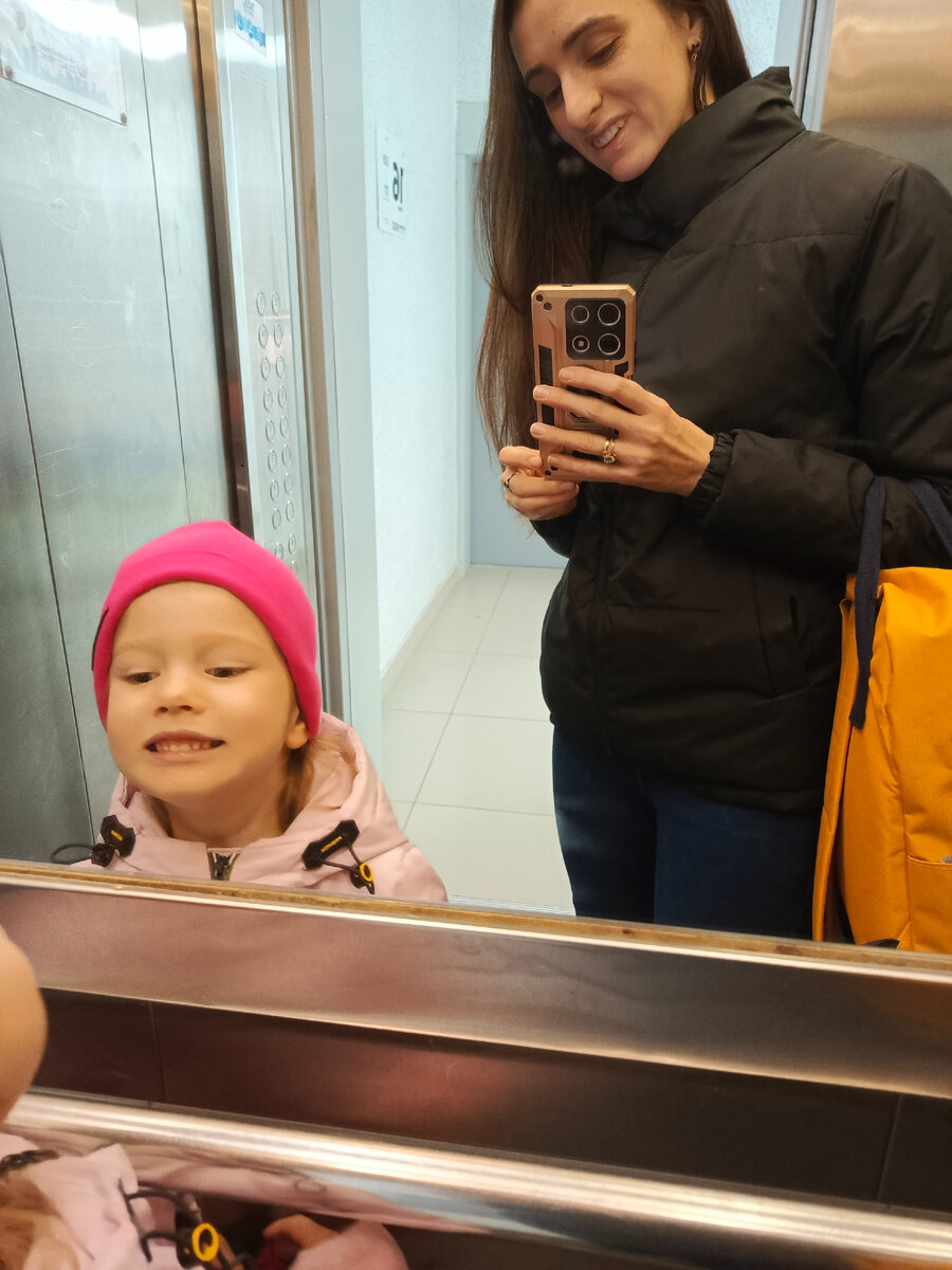 Случайное фото в лифте. 