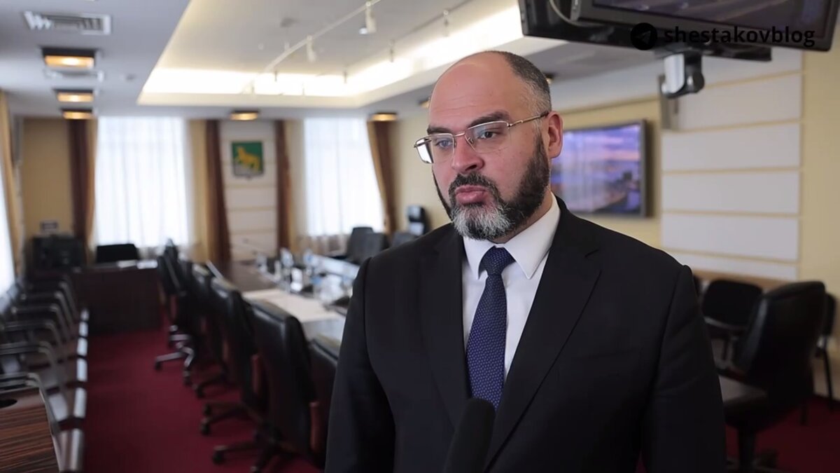     Мэр Владивостока Константин Шестаков занял жесткую позицию против задержки ремонта Некрасовского путепровода, решив наказать подрядчика солидным штрафом в 6 миллионов рублей и включением в список недобросовестных поставщиков.