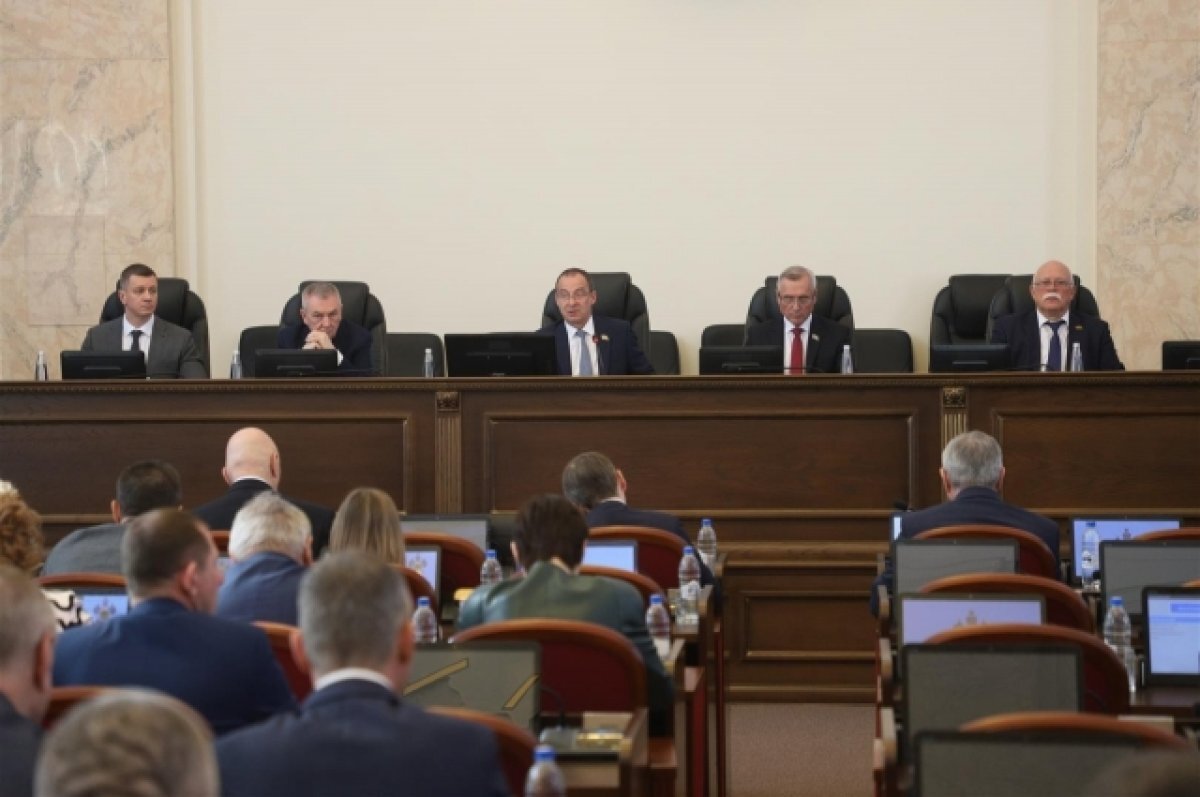    На сессии ЗСК оценили создание условий для самореализации молодежи Кубани