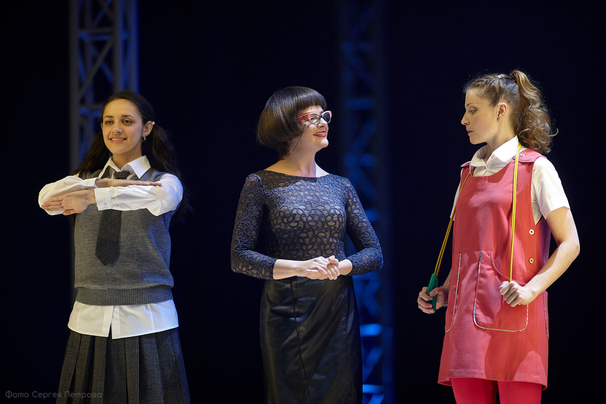 Все фото я взяла с официального сайта театра: https://ramt.ru/plays/item/ya-khochu-v-shkolu/