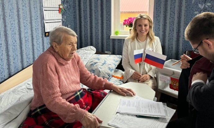 голосование на дому / источник фото: Русский дом в Гомеле